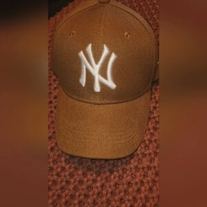 Yankees Hat Tan. Velcro back Worn once.